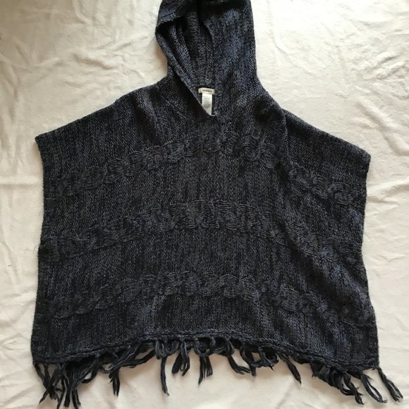 Garage knit hooded poncho - Picture 1 of 4